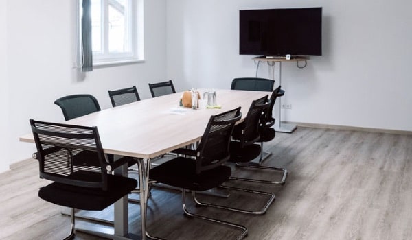 Ein Foto vom großen Meetingraum der AXA Agentur vor Ort in Friesenheim/ Oberschopfheim.